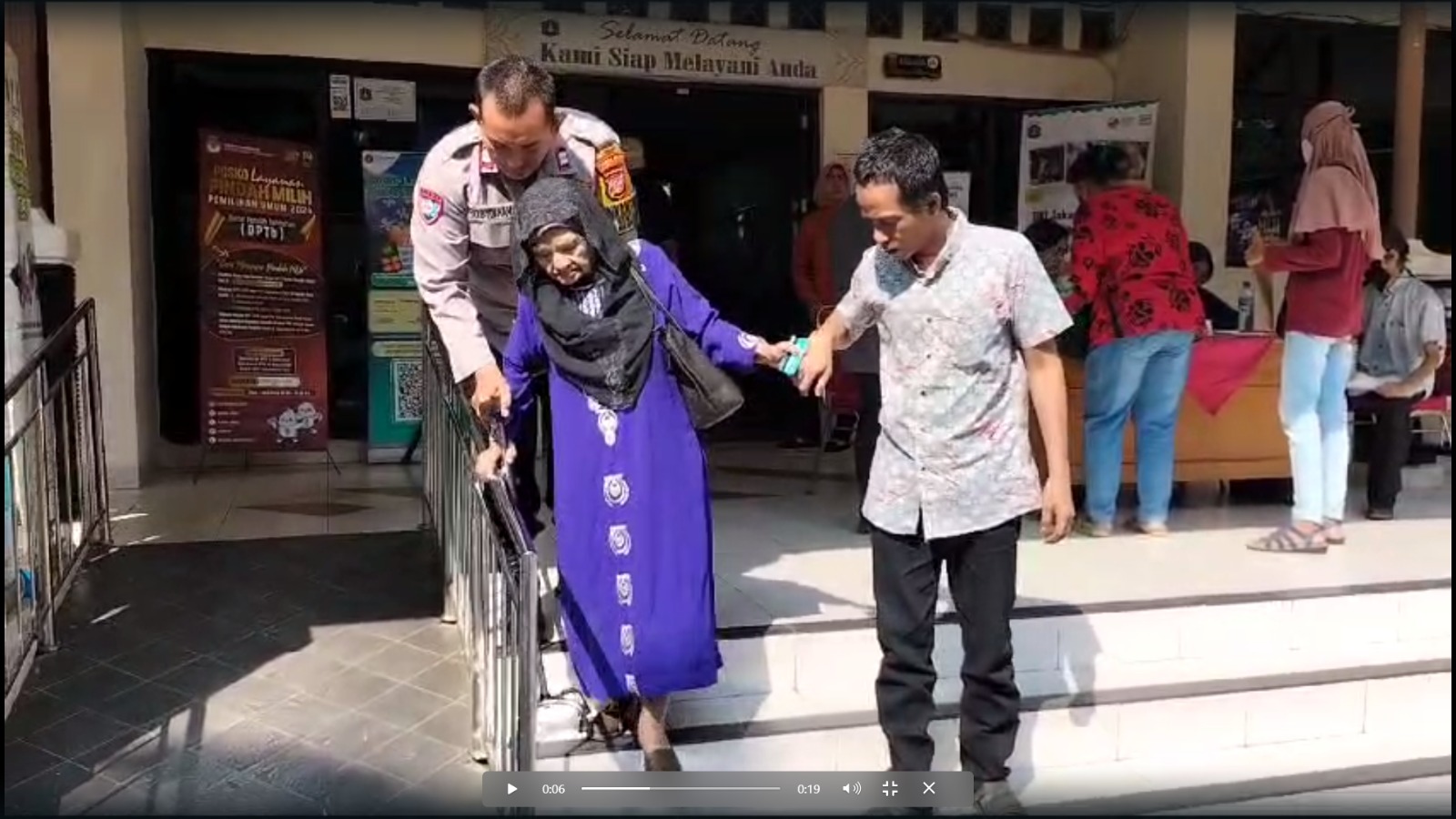 Bantu Warga Penyandang Disabilitas, Bhabinkamtibmas Kel. Menteng Berikan Layanan Terbaik