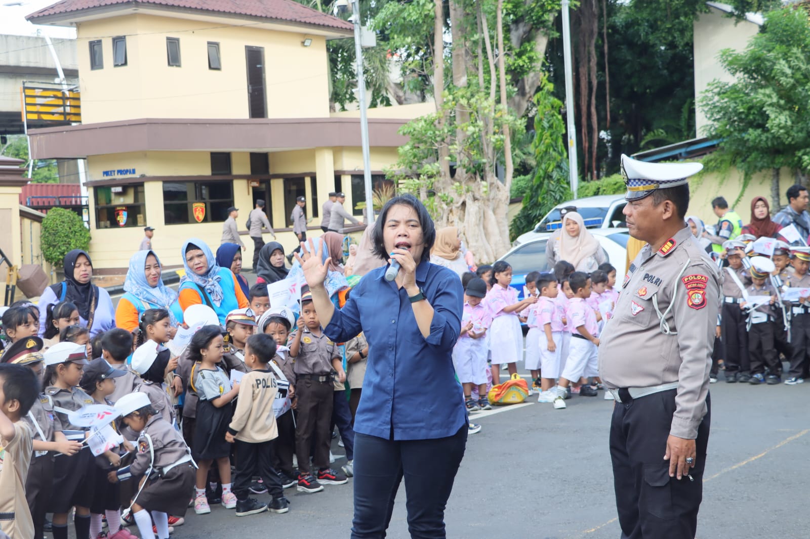 Polisi Sahabat Anak Pengenalan Rambu-Rambu Lalu Lintas Pada Anak-Anak Usia Dini