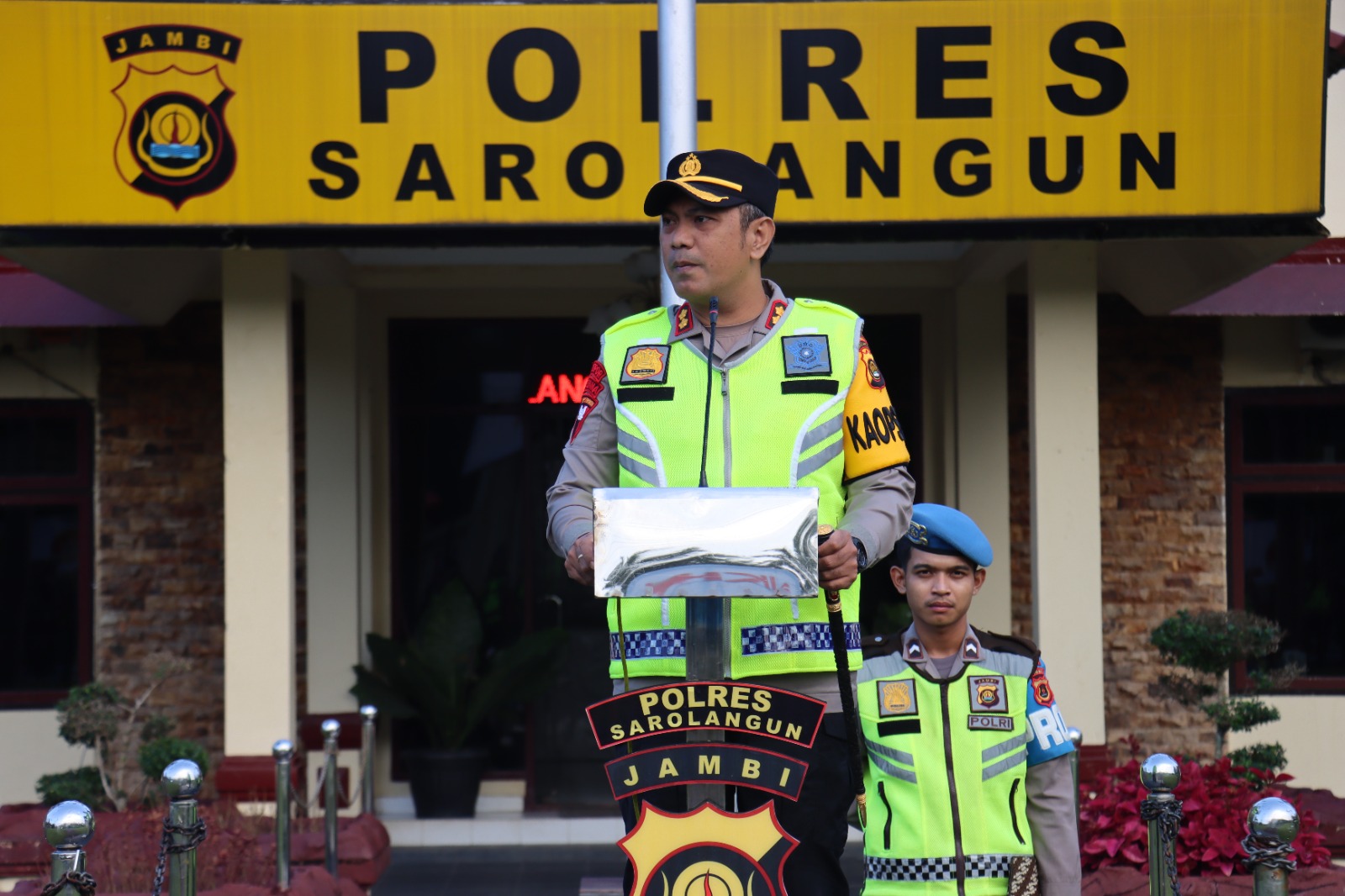 Kapolres Sarolangun Cek Kesiapan Perlengkapan Pribadi Personilnya Dalam Rangka Pengamanan Pemilu 2024