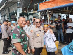 Giat Berkah (Bersama Kami Hadir) Kapolres Jakut kunjungi Warga Kampung Nelayan Penjaringan Jakarta Utara