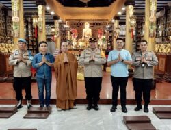 Giat Bakti Sosial Polsek Cilincing Bersihkan Vihara Lalitavistara Menyongsong Hari Raya Imlek 2575/2024