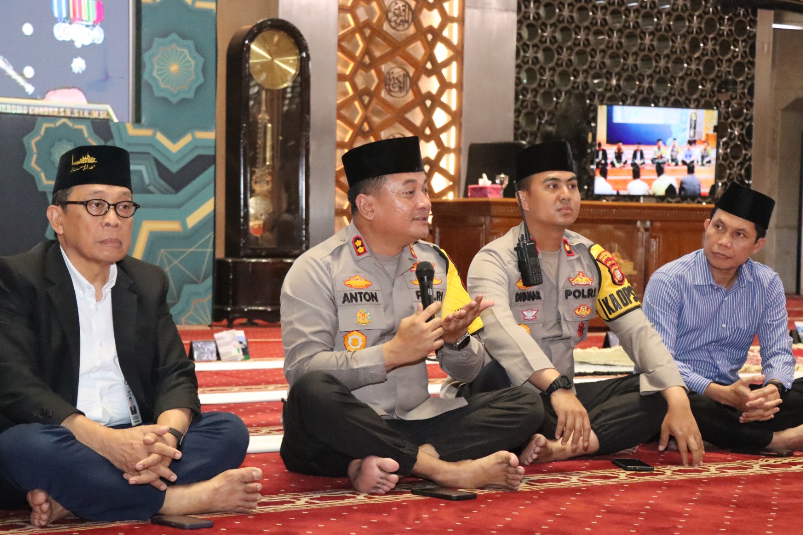 Polres Metro Jakarta Pusat Gelar Jumat Curhat Plus dan Bakti Sosial di Masjid Istiqlal