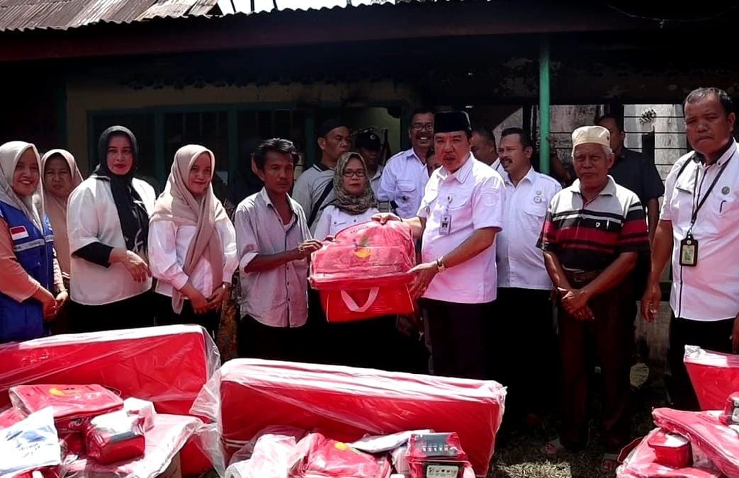 Pj Bupati Merangin Santuni Korban Kebakaran di Tabir