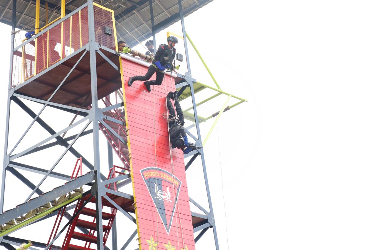 Peresmian tower latihan Satbrimob Polda Jambi dilakukan di Lapangan Satbrimob Polda Jambi.