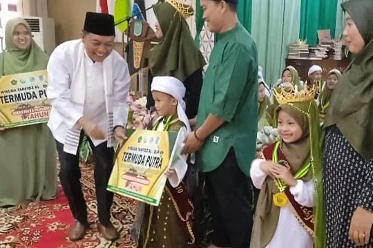 Al Quran Cahaya Menerangi Jalan Hidup, Sekda Apresiasi Wisuda Tahfidz Al Quran Vila At Rosyidun Nafi