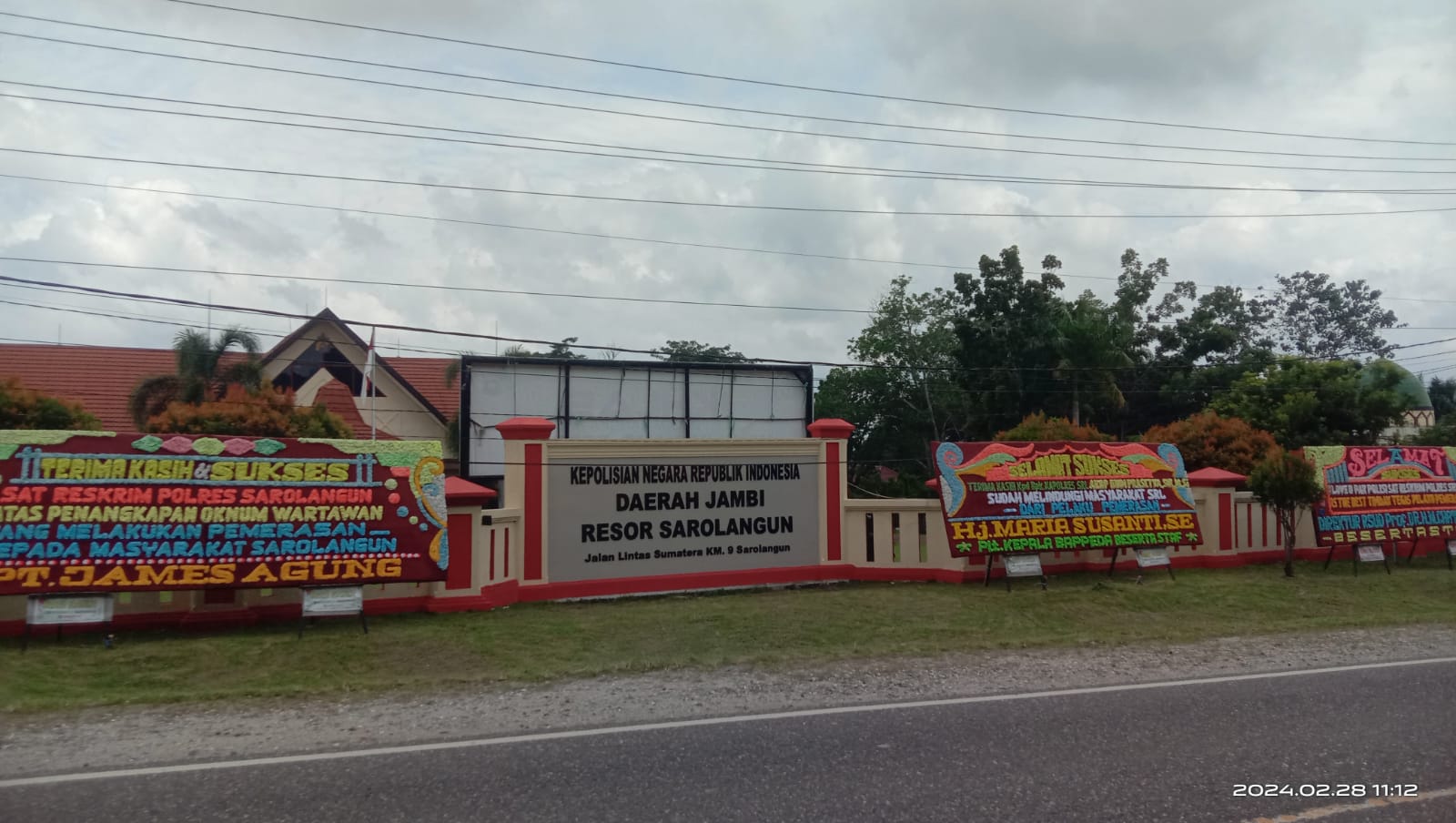 Polres Sarolangun Dipenuhi Papan Ucapan Selamat, Sat Reskrim Tangkap Dua Pelaku Pemerasan