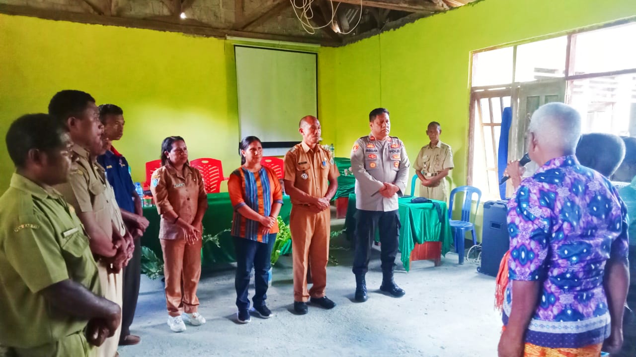 KUNJUNGAN KERJA CAMAT AMANUBAN TIMUR PERDANA DI DESA TELUKH