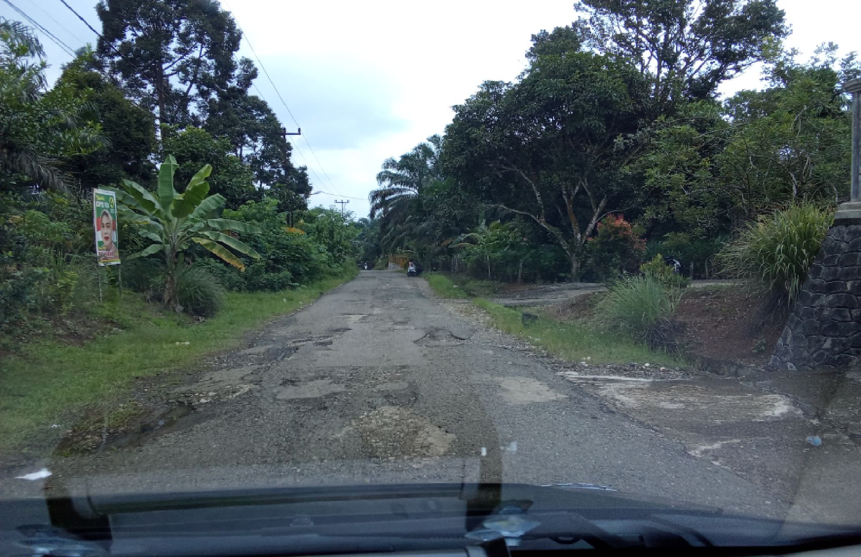 Jalan Aspal Rusak di Desa Kungkai,Pemerintah Daerah diharapakan Perhatian pada Infrastruktur ini