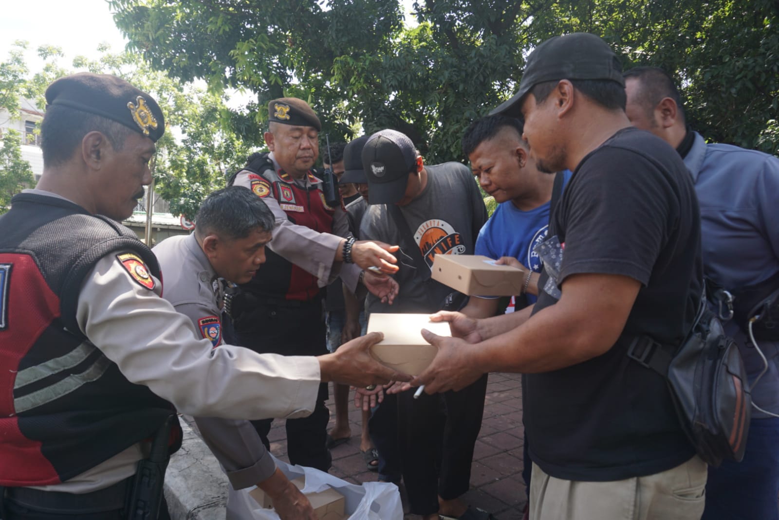 Jumat Berkah Bersama Kapolsek Kelapa Gading dan Warga Masyarakat Kelapa Gading Jakarta Utara