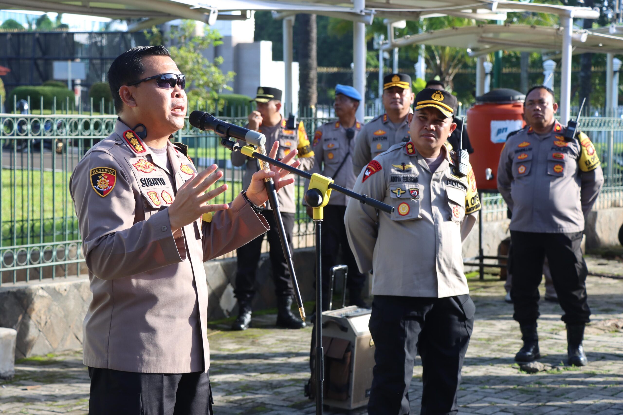 Polri terjunkan 3.929 Personel Gabungan, amankan Aksi Unjuk Rasa Beberapa Elemen Masyarakat di Depan Gedung DPR/MPR RI