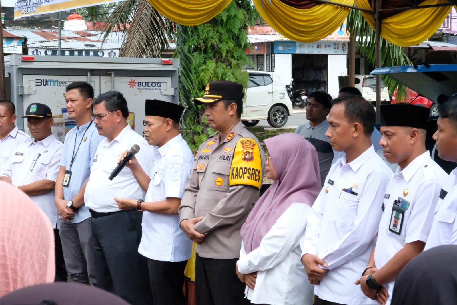 Kapolres Tebo  AKBP I Wayan Arta Ariawan  SH. S. Ik MH Menghadiri  Operasi Pasar  Untuk Menstabilkan Harga Bahan Pokok Menjelang Ramadhan Di Kab Tebo