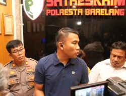 Kasat Reskrim Polresta Barelang Gelar Konferensi Pers Ungkap 2 Pelaku Curas/Jambret Terhadap Korban WNA Asal India