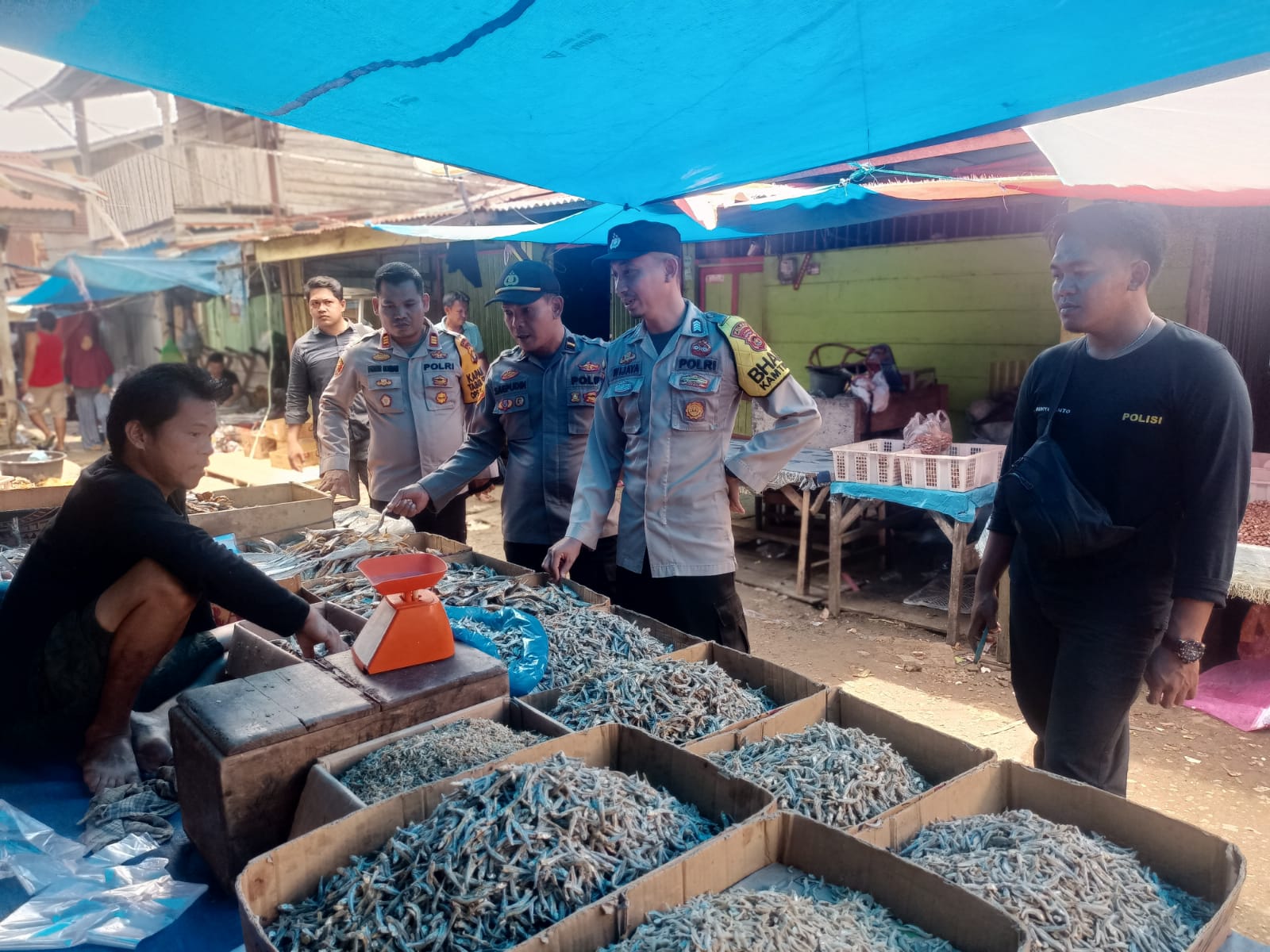 BUPOKTING ” Kebutuhan Pokok Penting ” di Pasar Tradisional Desa Muara Delang Kecamatan Tabir Selatan saat Bulan Suci Ramadhan 1445 H Mencukupi