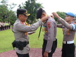 Kapolres Sarolangun AKBP Budi Prasetya, S.IK, M. Si Berikan Penghargaan Kepada Personil Berprestasi Bripda Yudhistira