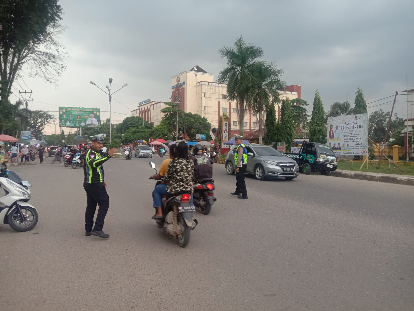 Personil Polres Sarolangun Patroli Himbau Masyarakat Agar Waspada Aksi Kriminal Selama Bulan Ramadhan 