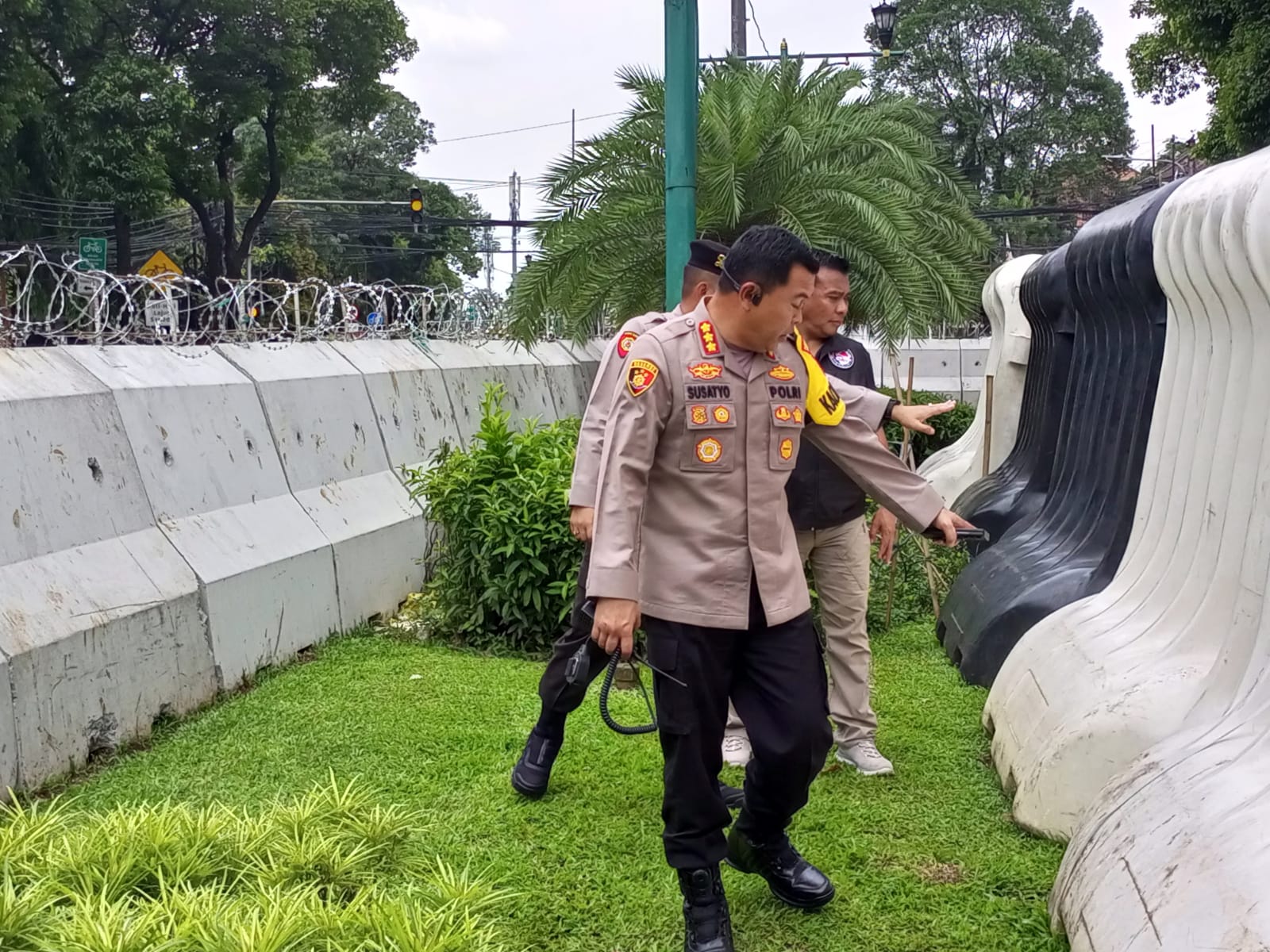 Polri dan Personil Gabungan Amankan Aksi Di DPR/MPR RI, BAWASLU dan KPU RI