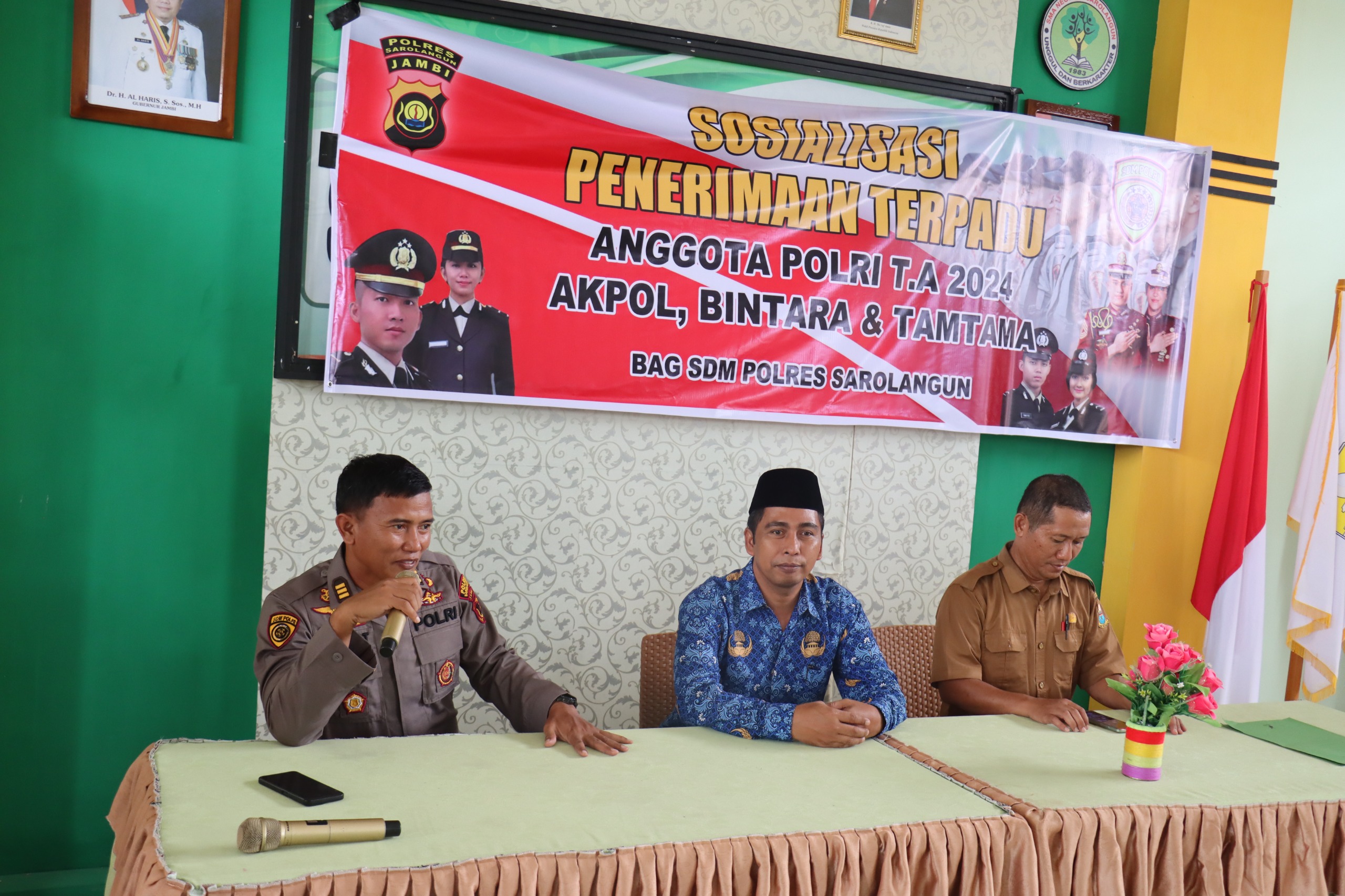 Bagian SDM Polres Sarolangun Mulai Sosialisasi Penerimaan Polri Tahun 2024 ke Sekolah Sekolah 