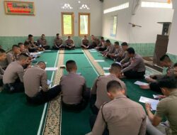 Polres Tebo Melaksanakan  Binrohtal Di masjid Baitul Mukmin  Untuk Mempererat  Keharmonisan