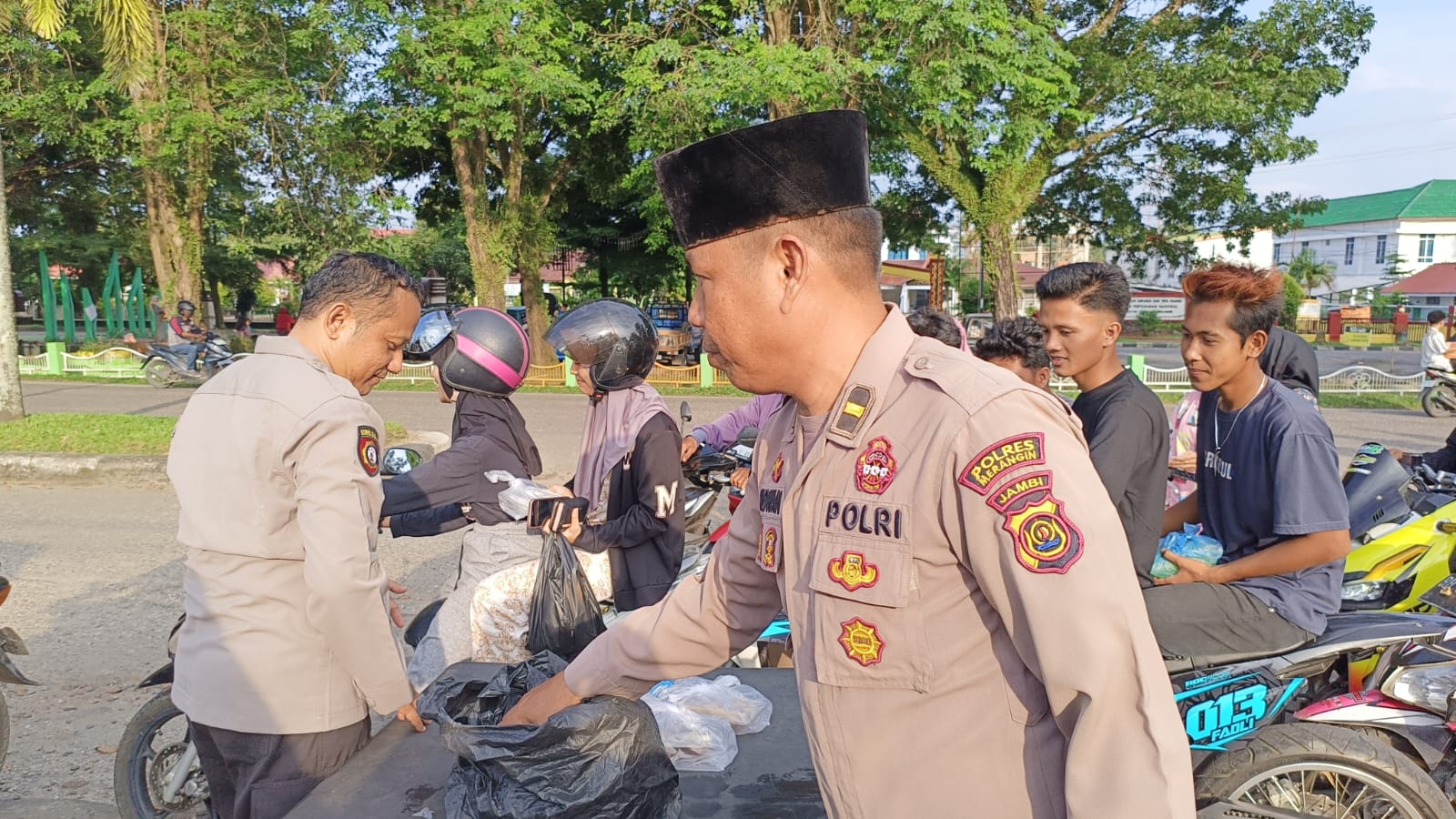 Sampaikan Permintaan maaf, Polsek Lembah Masurai pada Warga yang belum mendapatkan saat berbagi Taqjil