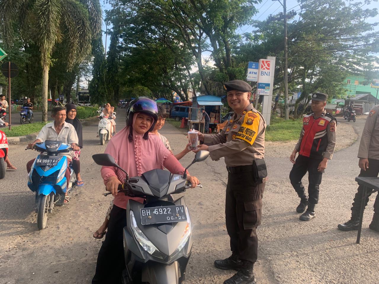 Bagi Taqjil Sat-Samapta dan Edukasi Masyarakat Menjaga Kamtibmas, hindari tindakan yang dapat menimbulkan gangguan Kamtibmas.