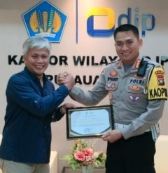 Dirlantas Polda Kepri Kombes Pol. Tri Yulianto, S.I.K., M.Si., Menyampaikan Ucapan Terimakasih atas Sambutan dan Pemberian Penghargaan dari Kanwil DJP