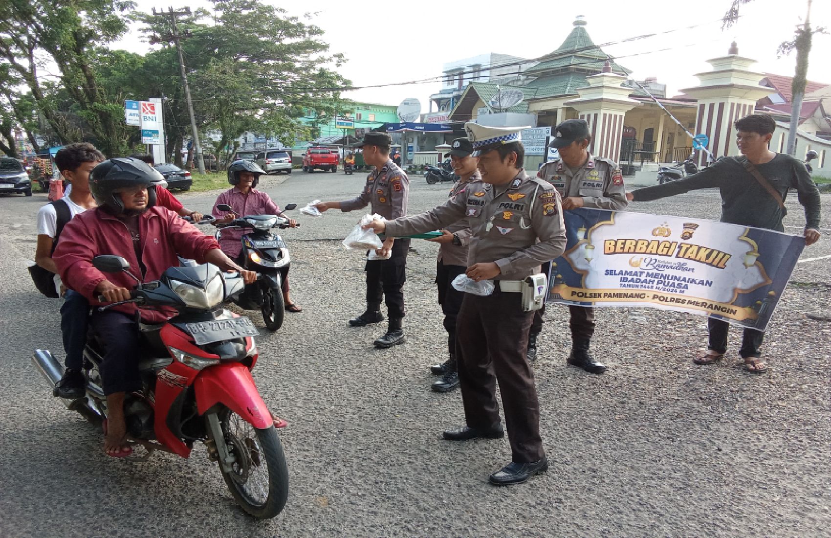 Polsek Pamenang Bagi Taqjil di Bulan Penuh Berkah 