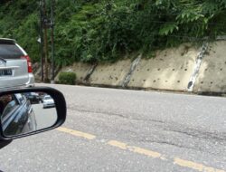 Jalan sekitar Tikungan Johan Lama Makin Turun,Pemerintah Daerah diharapkan Segera Ambil tindakan tepat 