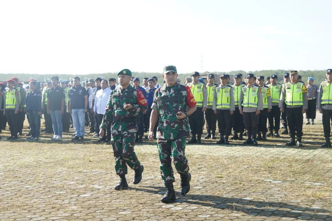 Komandan Korem 042/Gapu  Memimpin Apel  Pasukan Pam VVIP Kunjungan Presiden  Di  Provinsi Jambi