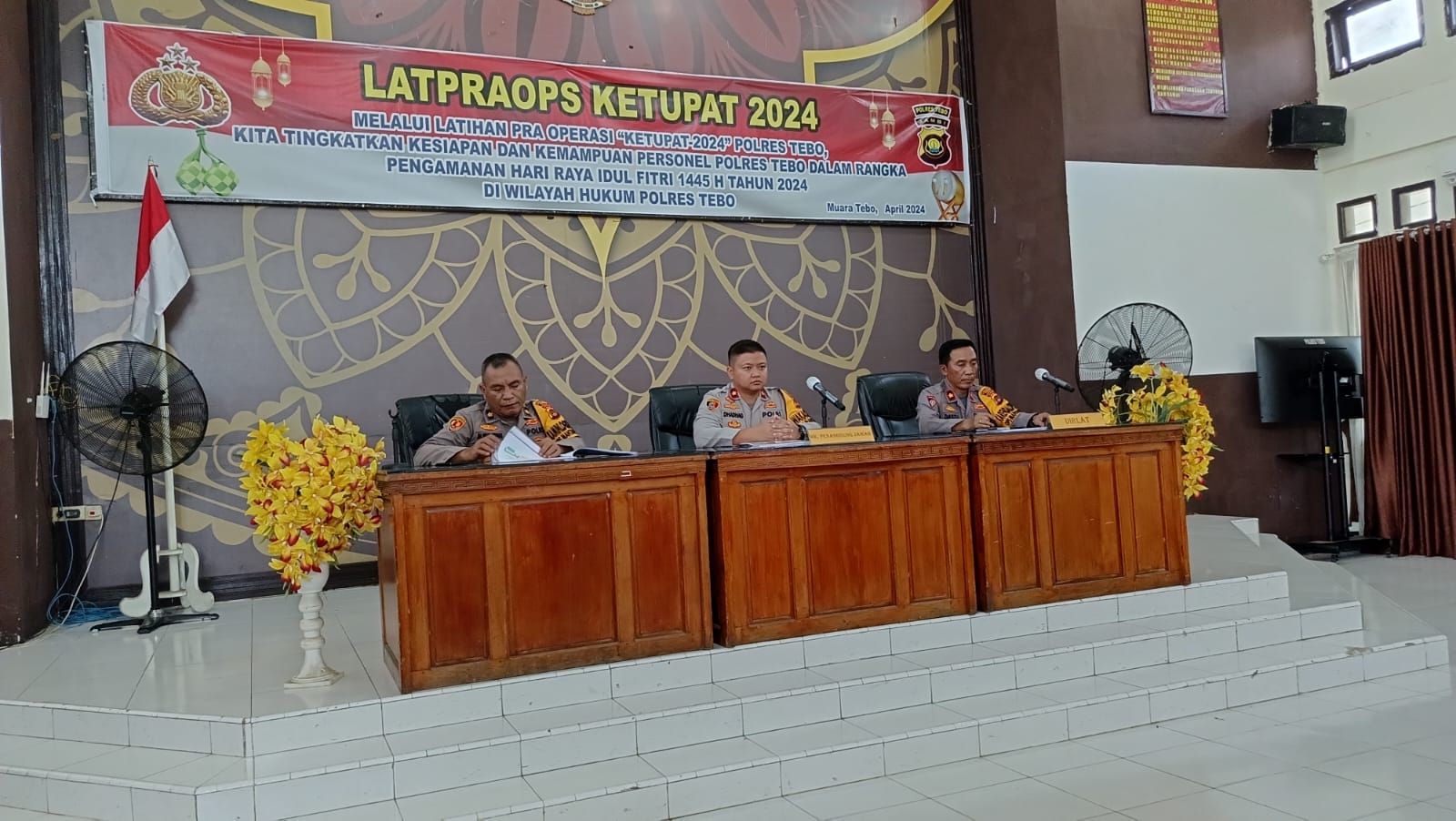 Kapolres Tebo Akbp  I Wayan Arta Ariawan  SH. S. Ik. MH Yang  diwakili  Waka Polres Tebo Kompol Dhadhag Anindito SH. S. Ik. MH Membuka Lat Pra Ops Ketupat 2024 Di Aula Wira Astha Brata Polres Tebo