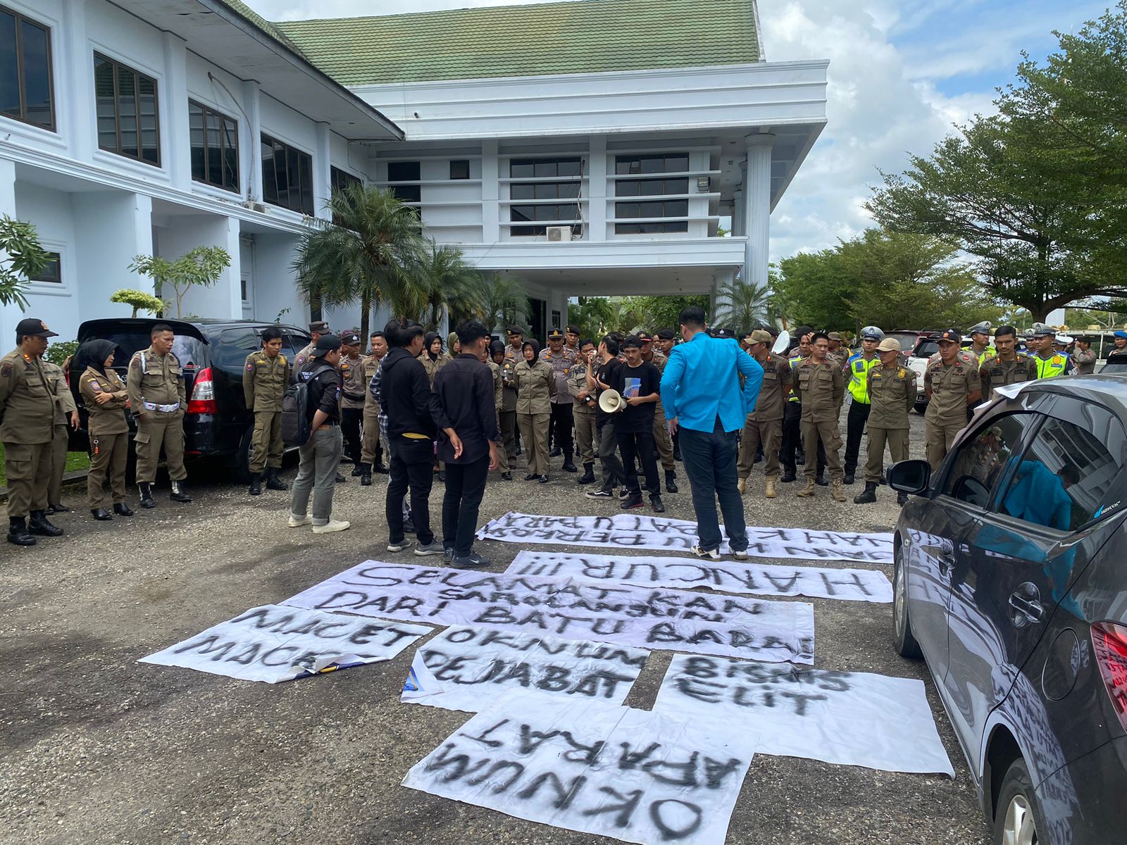 Polres Sarolangun Kerahkan Personil Pengamanan Aksi Unras, Massa Tuntut Masalah Hauling Batubara