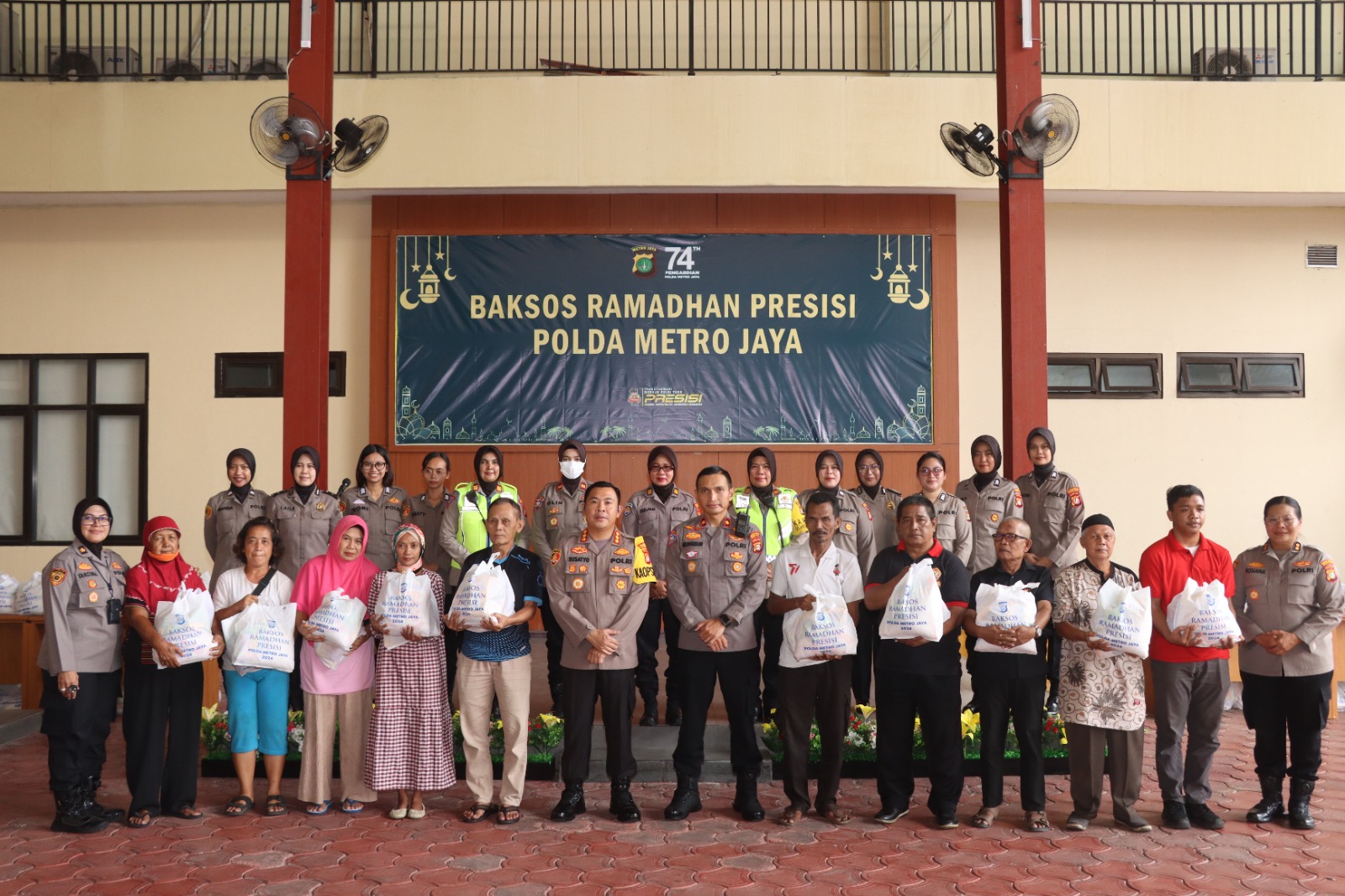 Bakti Sosial Ramadhan, Kapolres Metro Jakarta Pusat Bagikan 500 Paket Sembako