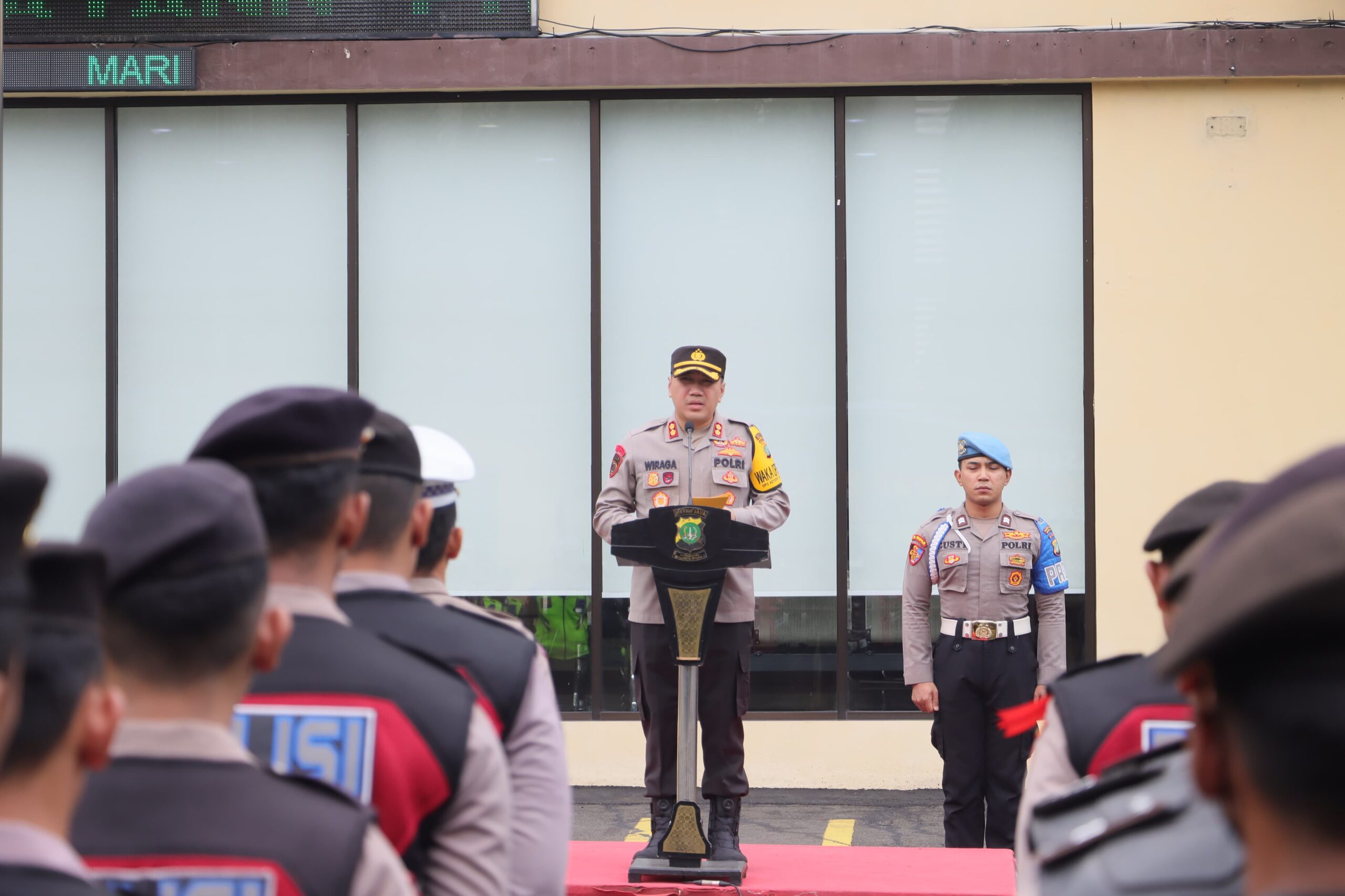 Wakapolres Metro Jakarta Utara Pimpin Apel Gelar Pasukan Dalam Rangka Pengamanan Hari Raya Idul Fitri 1445 H Ketupat Jaya TA 2024