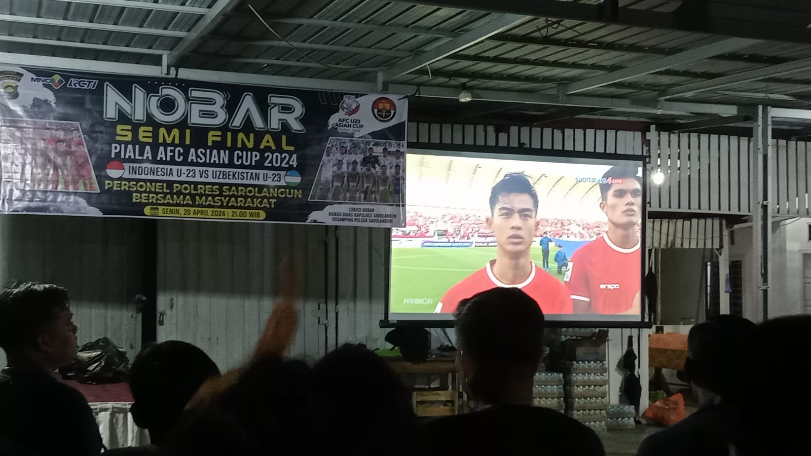 Rumah Dinas Kapolres Sarolangun di Serbu Ratusan Penoton Sepak Bola Semifinal Piala Asia U-23 2024 Indonesia VS Uzbekistan