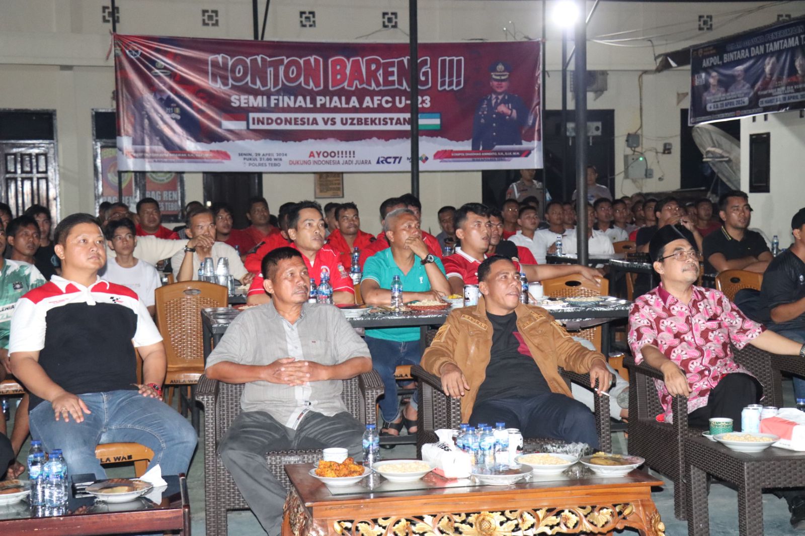 Nobar Pertandingan Sepakbola U 23 Perebutan Piala UFC Antara Indonesia Vs Uzbekistan Di mapolres Tebo