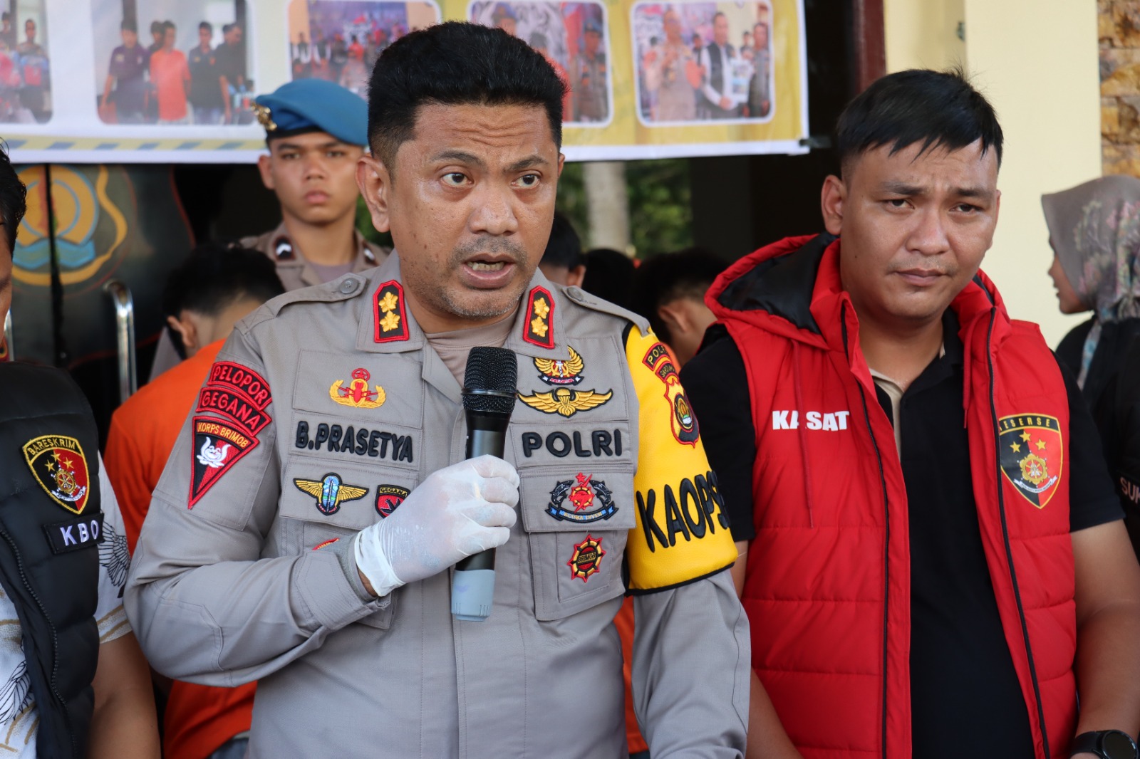 Kapolres Sarolangun katakan, Aksi Bejat ayah Tiri Rudapaksa Anak Tiri di Semak-semak Setiap Pulang dari Pesantren Telah di Tangkap