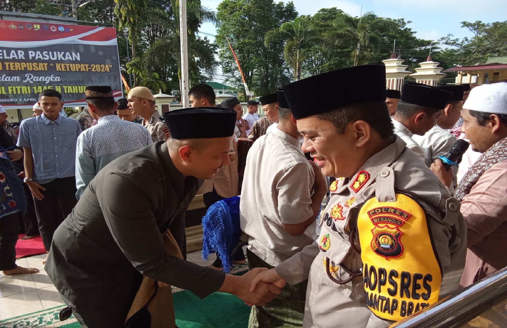 Polres Merangin Gelar Sholat Hari Raya Idul Fitri 1445H – 2024M di Halaman Hijau  dan Halal Bihalal