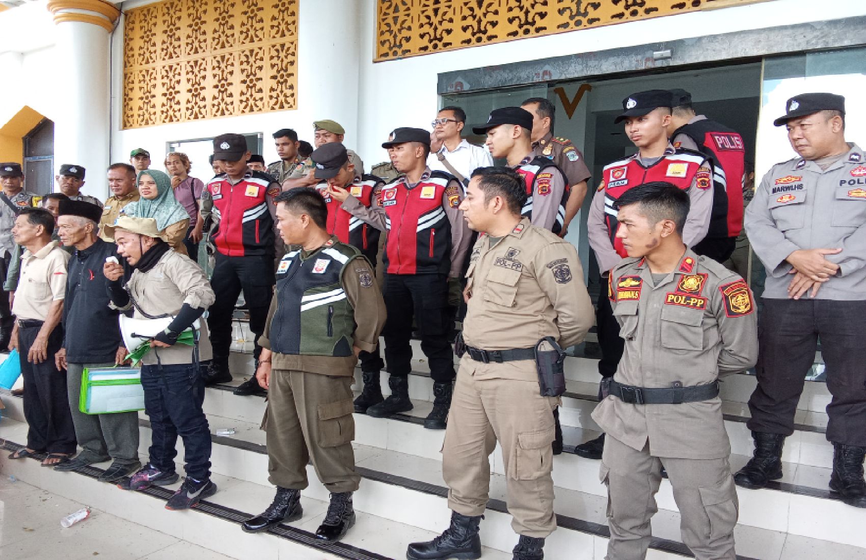 Aksi Orasi Warga Desa Langling Selesai,Kapolres Merangin Apresiasi sikap Perwakilan Warga Dengan Demo Damai.