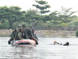 Prajurit Petarung Hiu Perkasa Yonmarhanlan III Laksanakan Latihan SAR Air