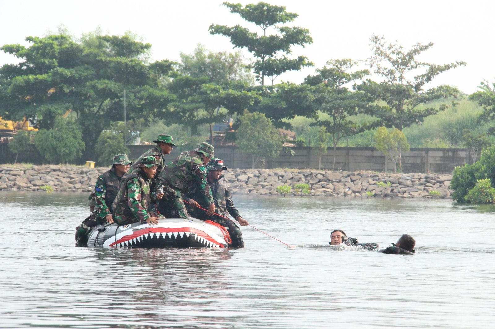 Prajurit Petarung Hiu Perkasa Yonmarhanlan III Laksanakan Latihan SAR Air