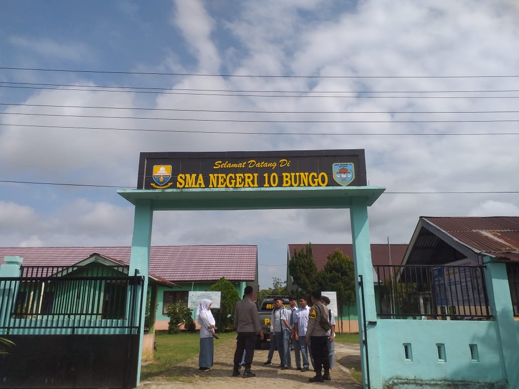 Kapolsek Pelepat,Dari Pada Coret coretan Baju menjelang kelulusan,Lebih baik Sumbangkan pada warga yang membutuhkan