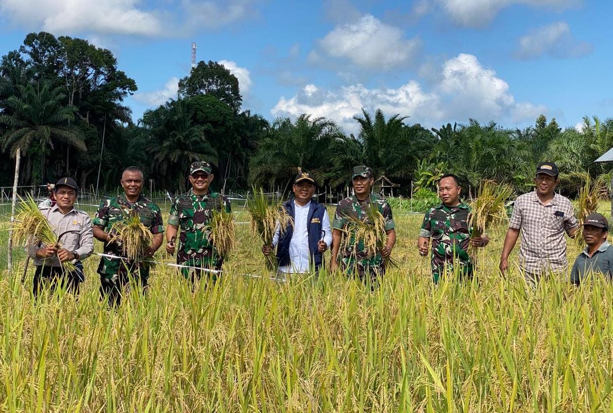 Wakili Dandim 0420/Sarko, Mayor Inf. Usman S.Ag, M.Pdi dampingi Kasi Ter Korem 042/Gapu Kolonel Kav Andrian Wahyu Dwi Atmoko SIP