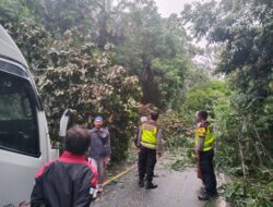 Curah hujan tinggi Akibatkan Longsor di Tiga Titik di Wilayah Hukum Polsek Sungai Manau.