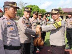 Kapolres Sarolangun AKBP Budi Prasetya, S.IK, M. Si Serahkan Hadiah Kambing Kepada Ka Pos Pam Ops Ketupat.