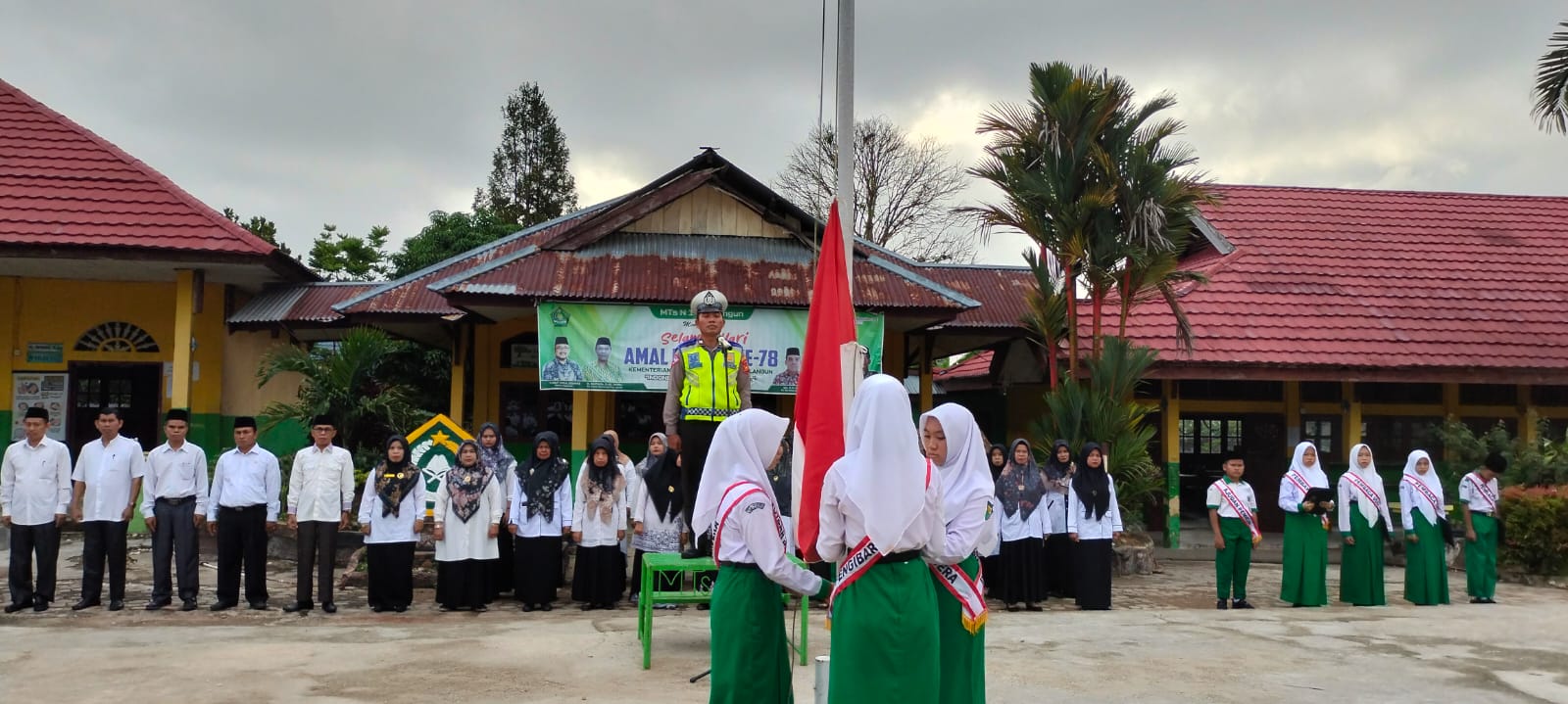 Kasat Lantas, Terapkan Tertib di Jalan Raya bersama MTS-N 01 Sarolangun