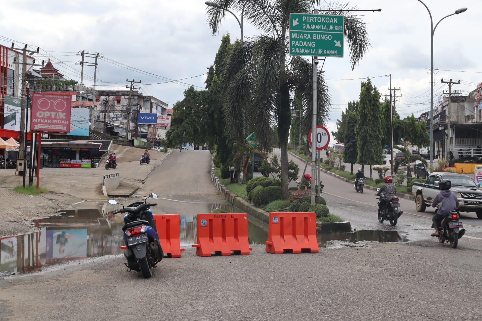 Pemkab Merangin Resmi Tutup Jalan Tergenang untuk Umum Perbaikan Dalam Proses Izin Balai Pelaksana Jalan Nasional