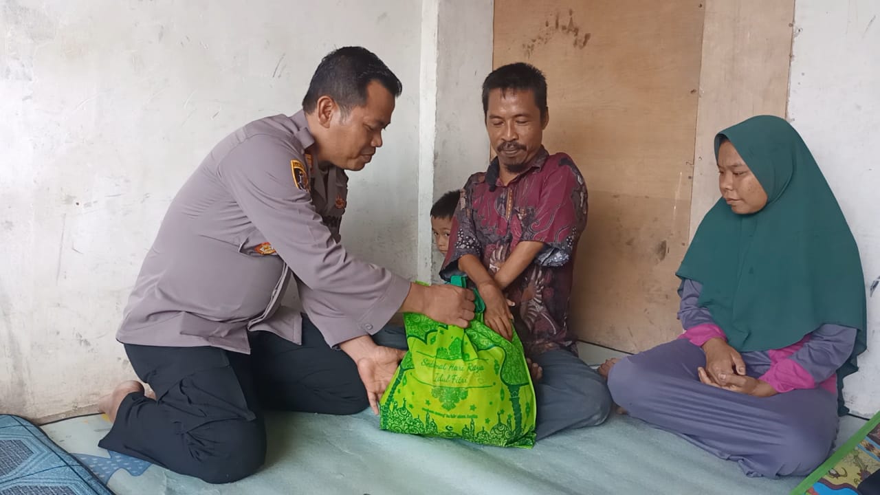 Berkebutuhan Khusus,Keluarga kecil di Jalan Yudistira RT 19 Desa Bunga Antoi di Kunjungi Komunitas Jum’at Berkah