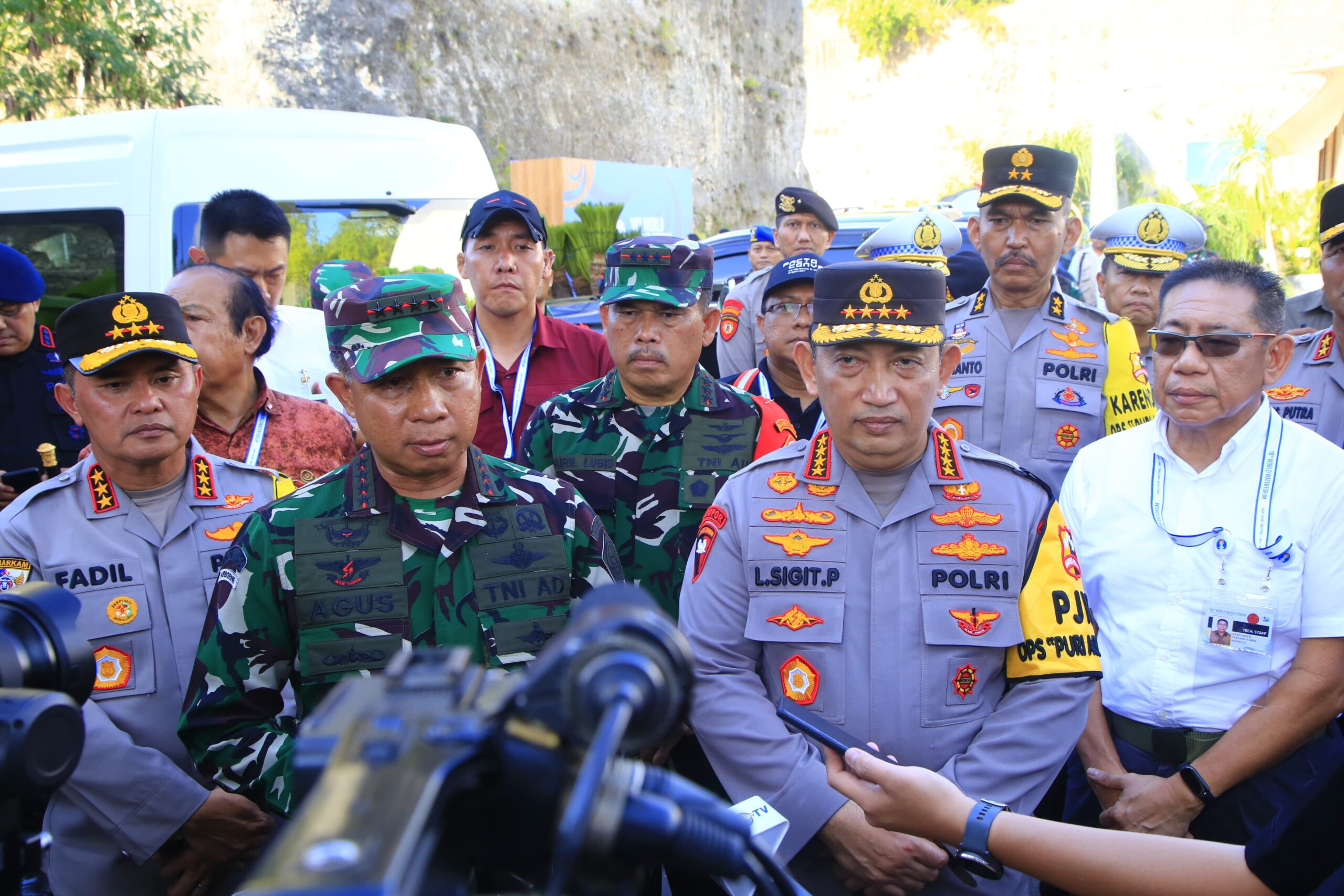 Kapolri Jenderal Listyo Sigit Prabowo Bersama Panglima TNI Agus Subiyanto Melihat Langsung Kesiapan Venue GMK