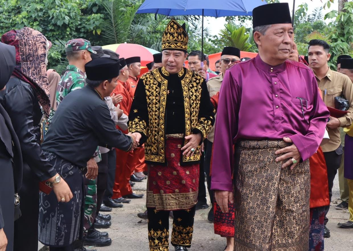 H Mukti Diberi Gelar Adat Datuk Setio Dirajo Wakil Gubernur H Abdullah Sani Doa-kan Keadaan Tabir Ulu Lebih Baik Lagi