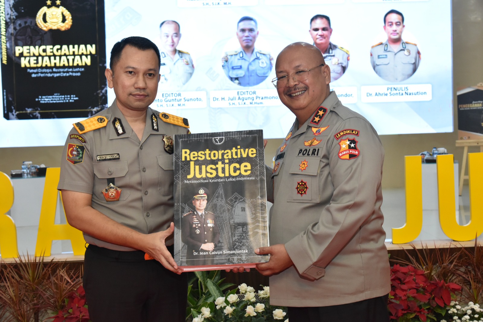 Kepolisian Republik Indonesia  Launching Buku Berjudul  Pencegahan Kejahatan