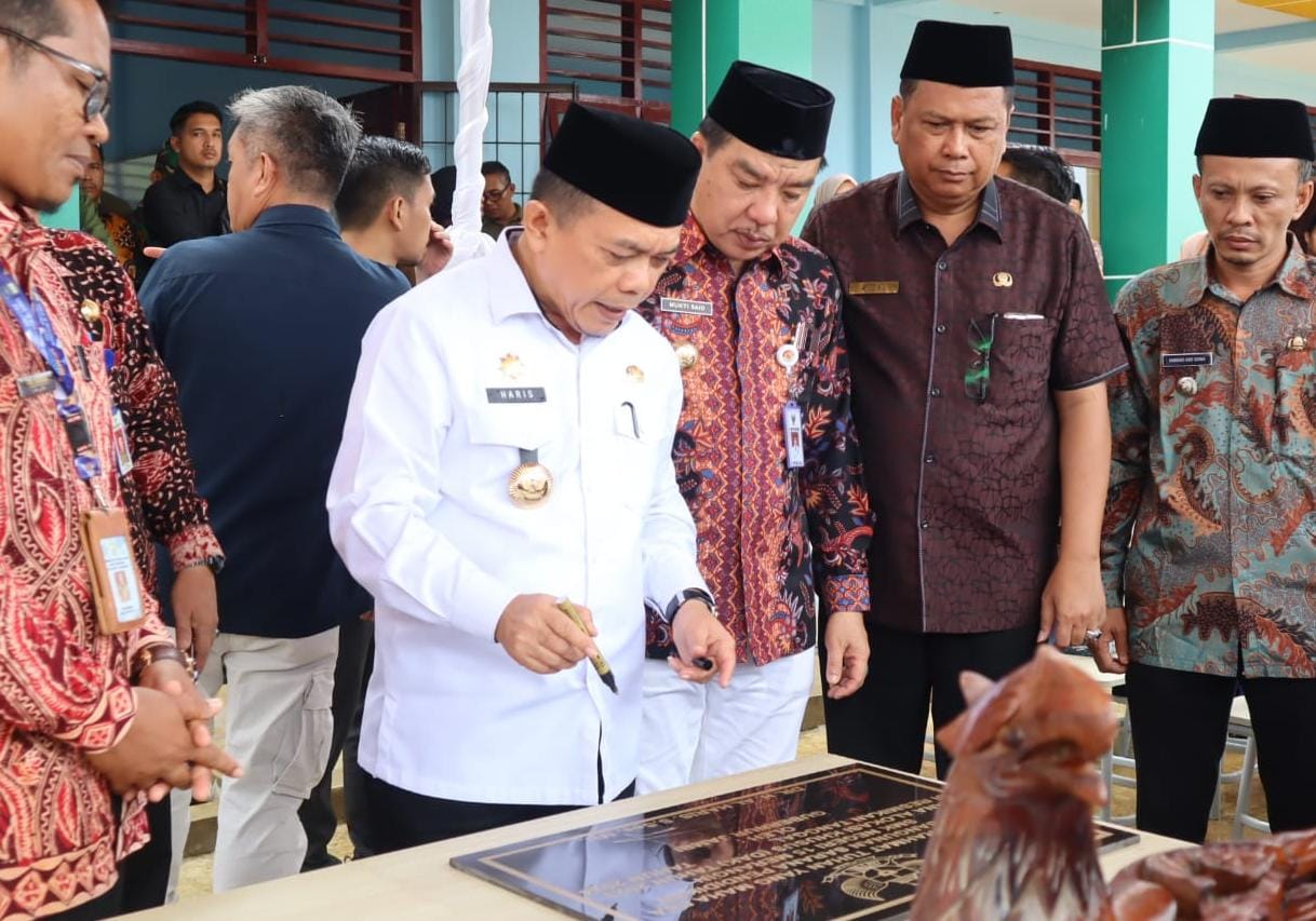 Pj Bupati Dampingi Gubernur Resmikan Gedung SMK 15 H Mukti: Tonggak Sejarah Perkuat Pendidikan di Merangin